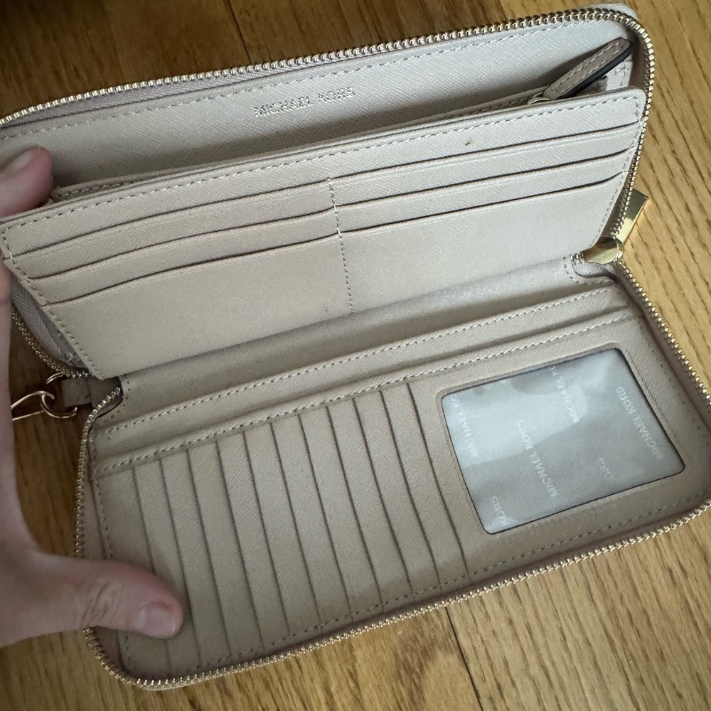 Michael Kors Cream Wallet pebbled leather - Picture 8 of 16